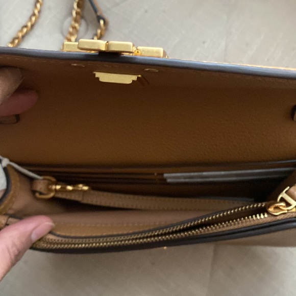 SOLD Tory Burch used to excellent condition - Picture 2 of 3